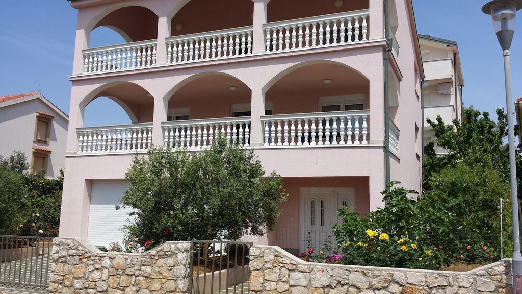 Apartments Pink House Povljana Exterior foto